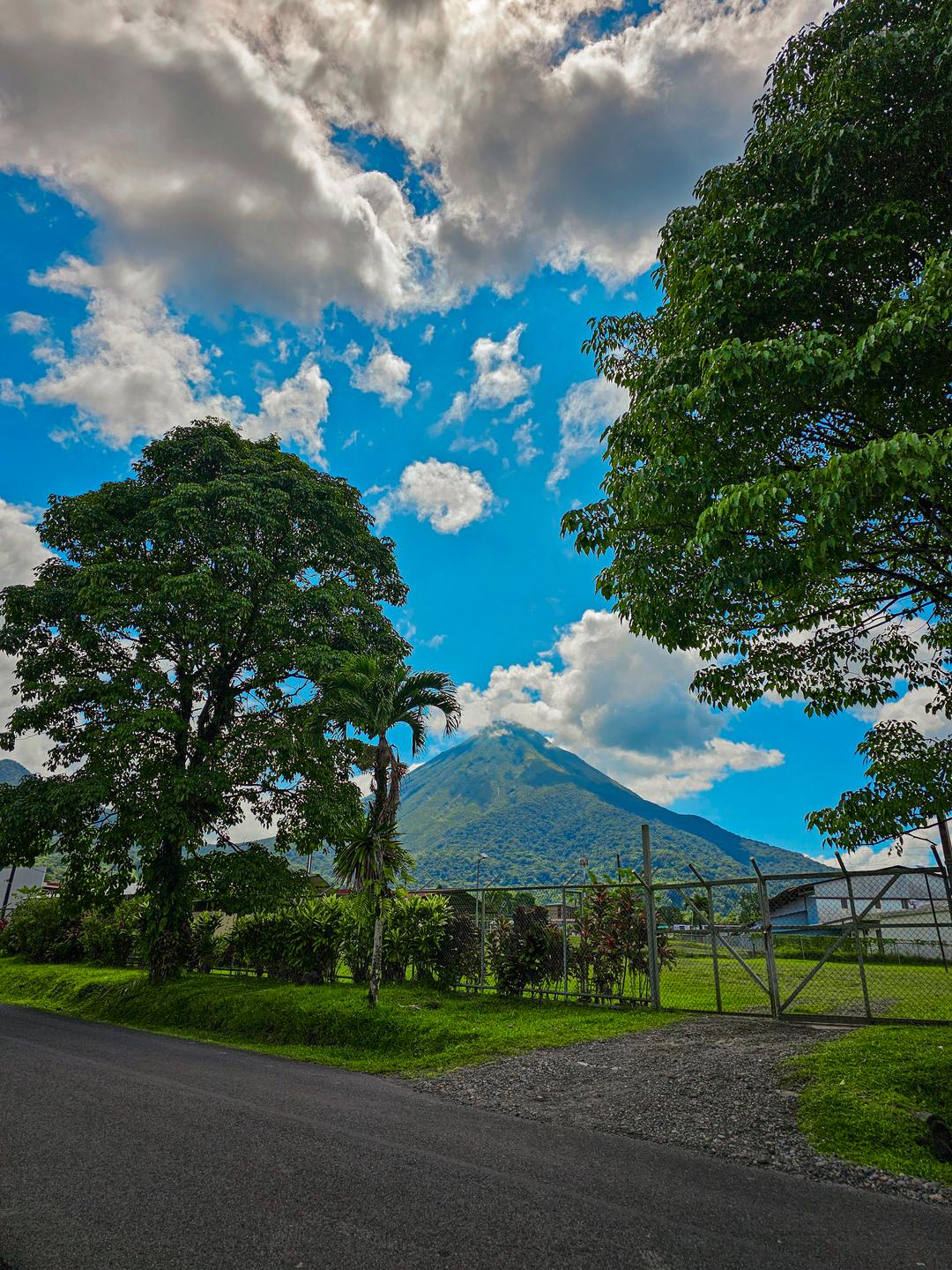 Espaciosa cama amtrimonial para de estar en Cabina Guayabón 1, La Fortuna