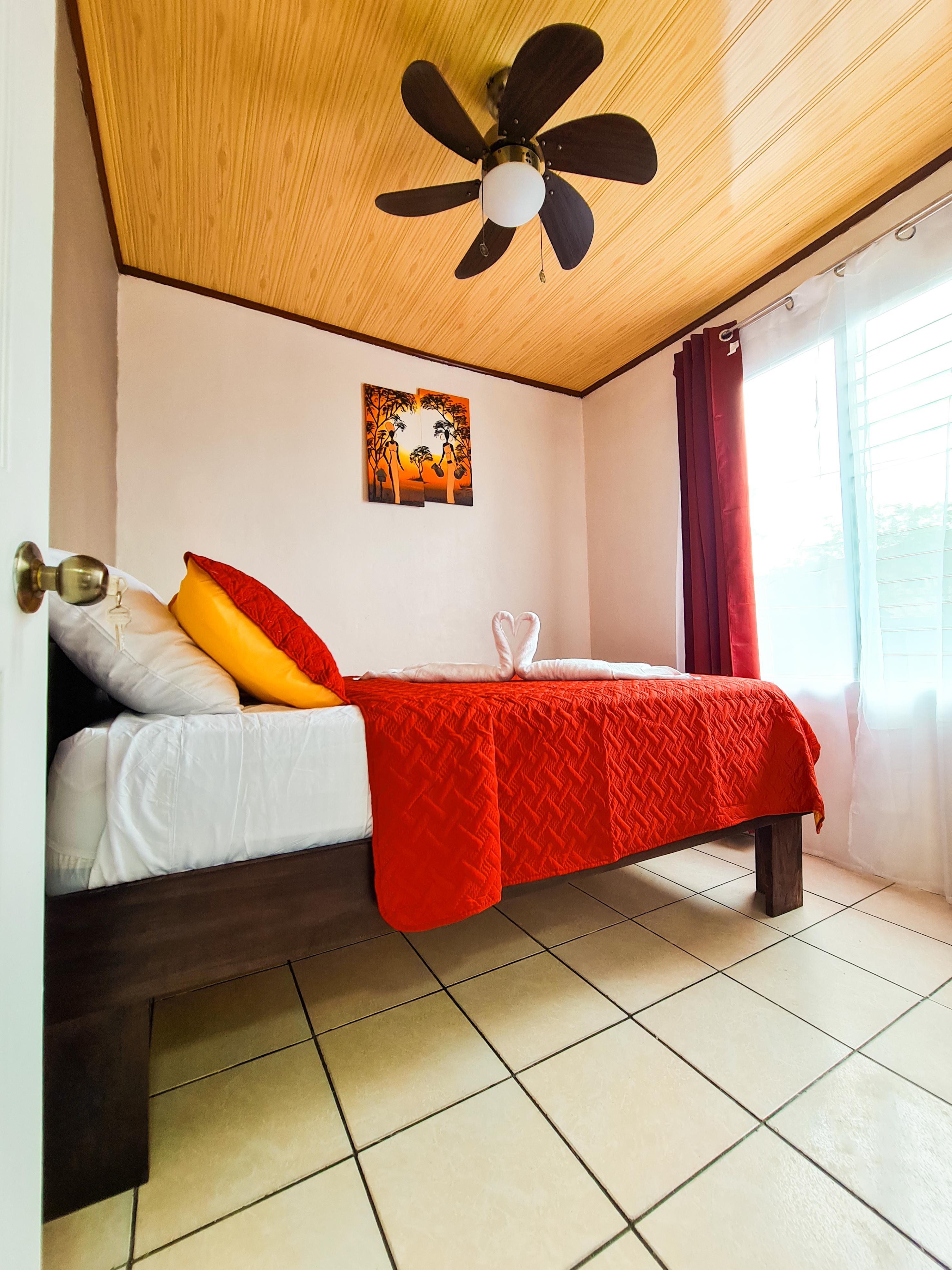 Comfortable resting area in Guayabón Cabin 1, La Fortuna