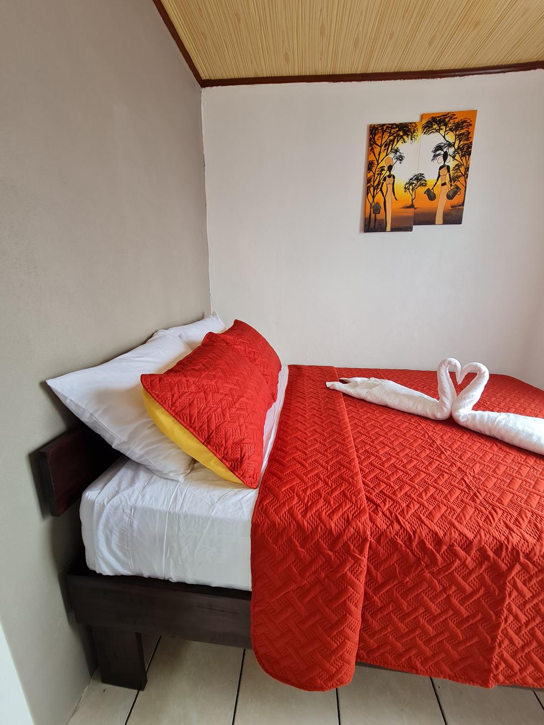 Spacious matrimonial bed in the living room of Guayabón Cabin 3, La Fortuna