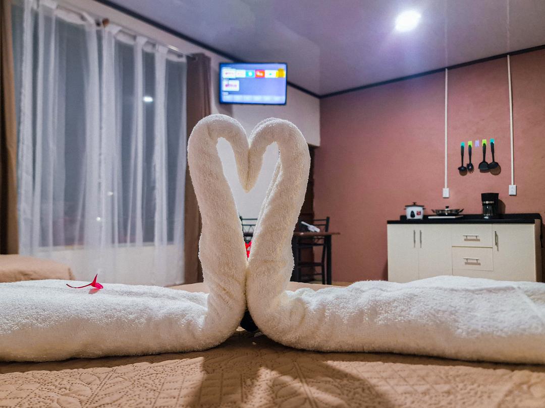 Relaxing atmosphere in the bedroom of Guayabón Cabin 5