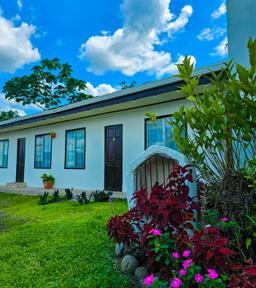 Stunning landscape in La Fortuna, with Guayabon Cabins in the foreground