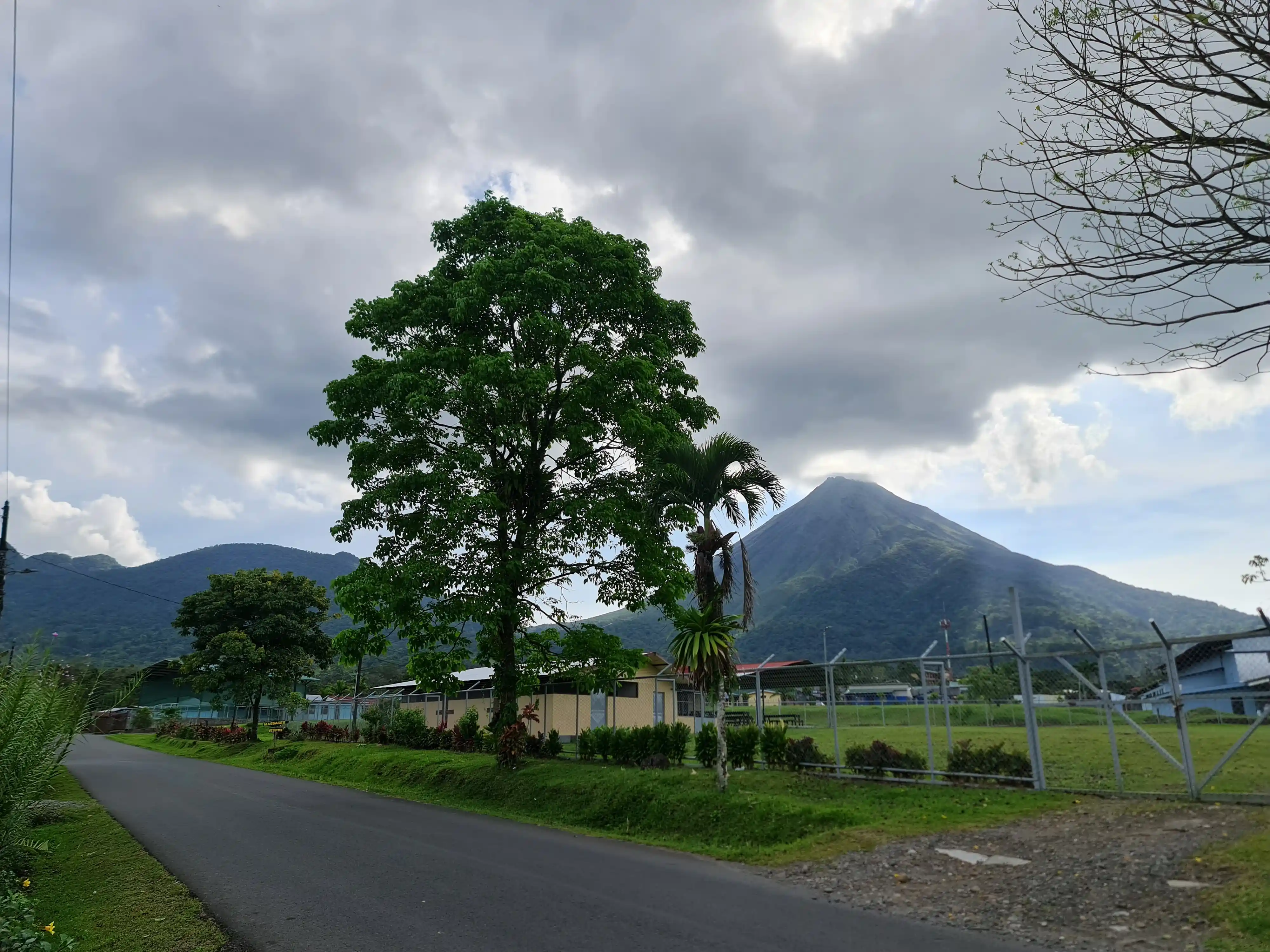 Stunning landscape in La Fortuna, with Guayabon Cabins in the foreground
